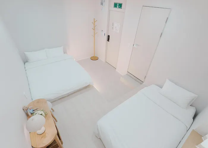 Andante Hostal *